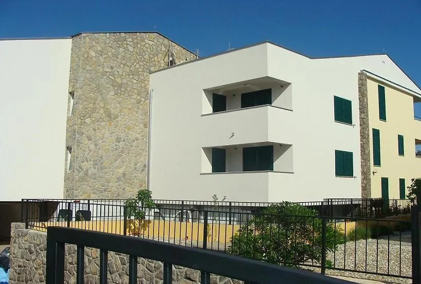 Apartmani Selce 0*,  Croatia